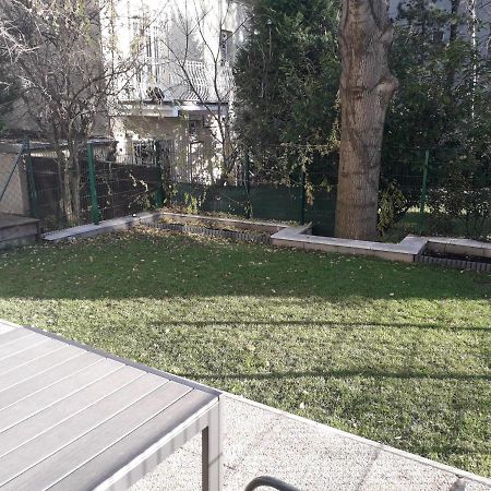 Cosy Flat In The Quiet Area With Own Garden, Free Parking And Direct Public Transport Link To The Centre Apartman Bécs Kültér fotó