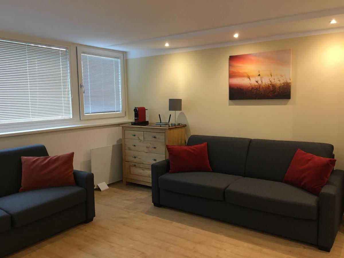 Cosy Flat In The Quiet Area With Own Garden, Free Parking And Direct Public Transport Link To The Centre Apartman Bécs Kültér fotó