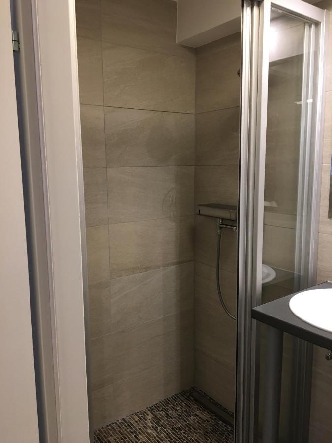 Cosy Flat In The Quiet Area With Own Garden, Free Parking And Direct Public Transport Link To The Centre Apartman Bécs Kültér fotó